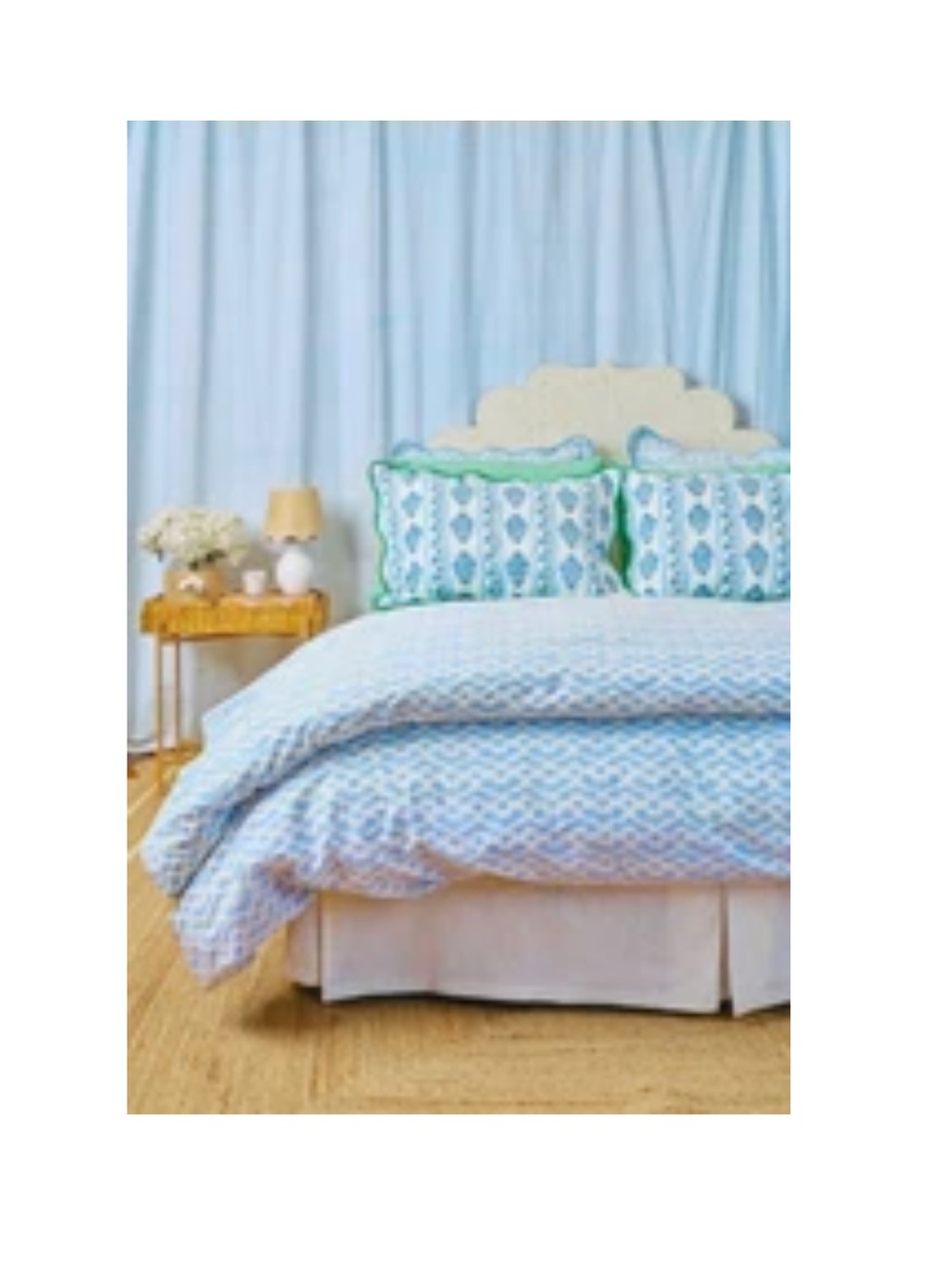 Roller rabbit Cata duvet cover. Color periwinkle. Size twin XL.